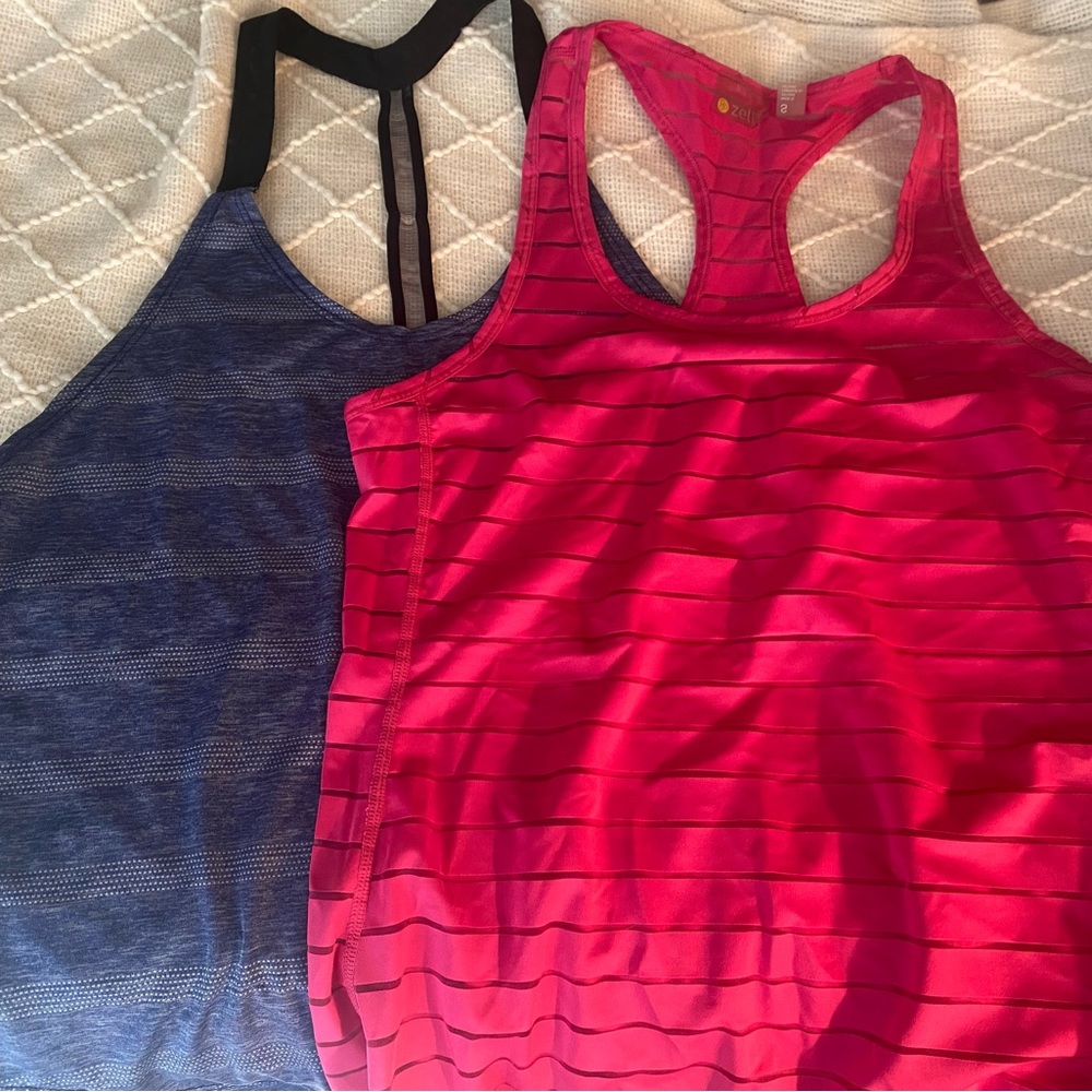 Set of two workout tops